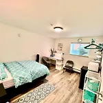 Private Room With Shared Bathroom With Another Unit, 10 Minutes Walk To University Of Washington