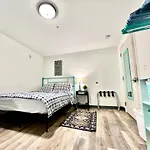 Private Room With Shared Bathroom With Another Unit, 10 Minutes Walk To University Of Washington