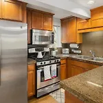 Cheerful Capitol Hill Home Ac And 98 Walk Score