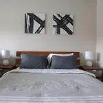 Capitol Hill Modern Studio With Free Parking!