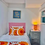 Private Tiny Room On The 1St Floor With Shared Bathroom Near Airport And Downtown Seattte