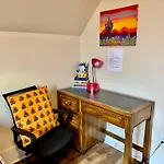 Private Room With Two Twin Beds Air Conditioning And Shared Bathrooms Located Near Seatac Airport And Downtown Seattle
