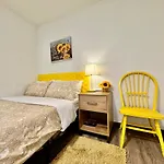 Private Room With Shared Bathroom On The 1St Floor 10 Minutes Walk To University Of Washington