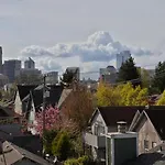 Central Modern Home With Rooftop