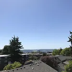 Central Modern Home With Rooftop