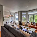 Belltown Court South