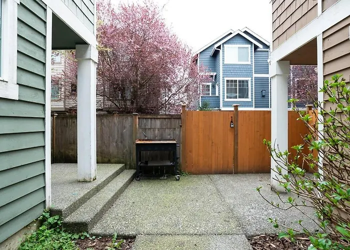 Snug Suite Near Greenlake!