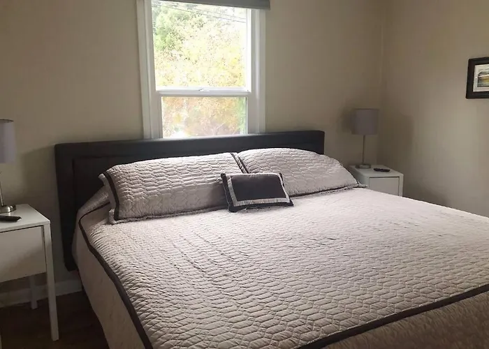 Cozy Crown Hill Carkeek Cottage W/3 Beds, Full Kitchen & Backyard In North Seattle
