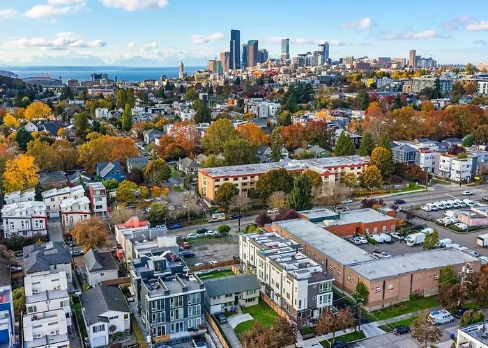 Red Maple Retreat In Leschi