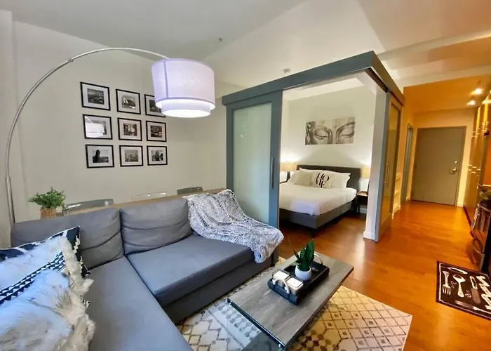 Waterfront Oasis In The Heart Of Downtown Seattle