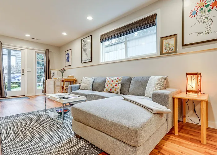 Modern Seattle Apartment Near Green Lake!