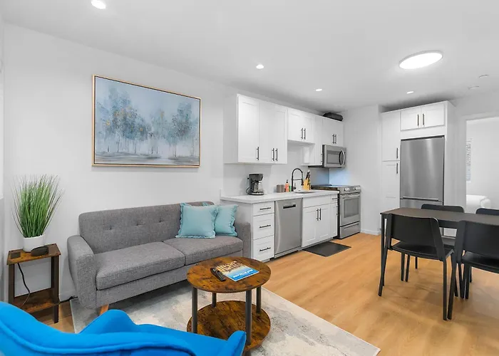 The Cloudbreak Townhome - 88 Walkscore!