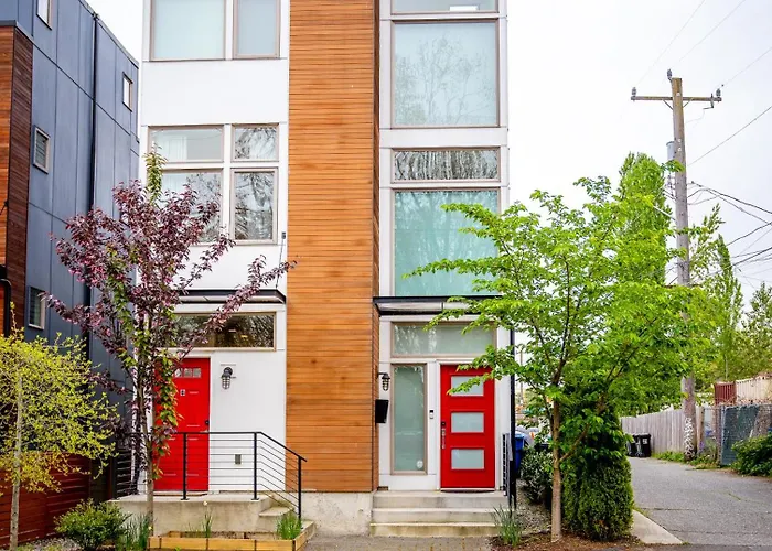 Explore Seattle Free Parking & Walk To Light Rail - New Listing & Abnb Superhost