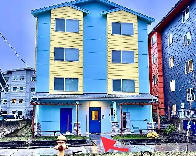 Private Room With Shared Bathroom With Another Unit, 10 Minutes Walk To University Of Washington
