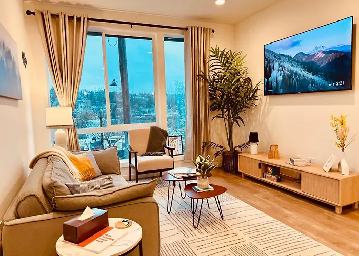 Luxe & Bright Gem - Prime Location, Roof Deck, View