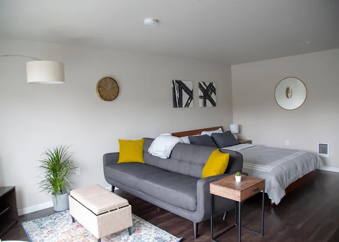 Capitol Hill Modern Studio With Free Parking!