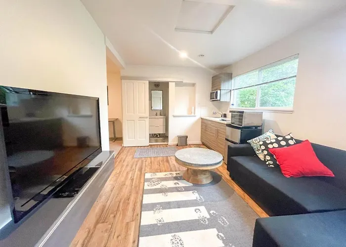 Private Guesthouse North Sandpoint