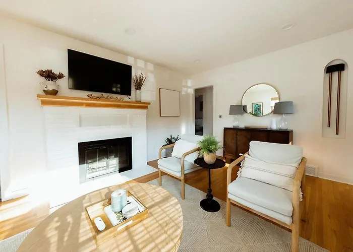Renovated 3-Br Retreat With Ac, 10 Mins To Downtown