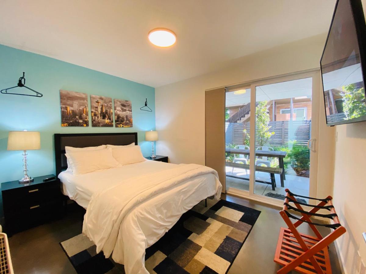 Modern Ballard Townhouse - 92 Walkscore & Rooftop!