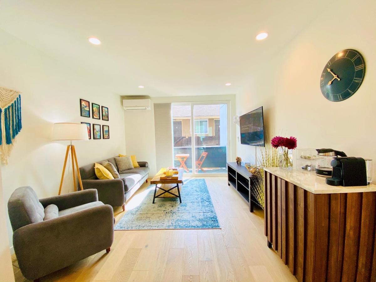 Modern Ballard Townhouse - 92 Walkscore & Rooftop! *