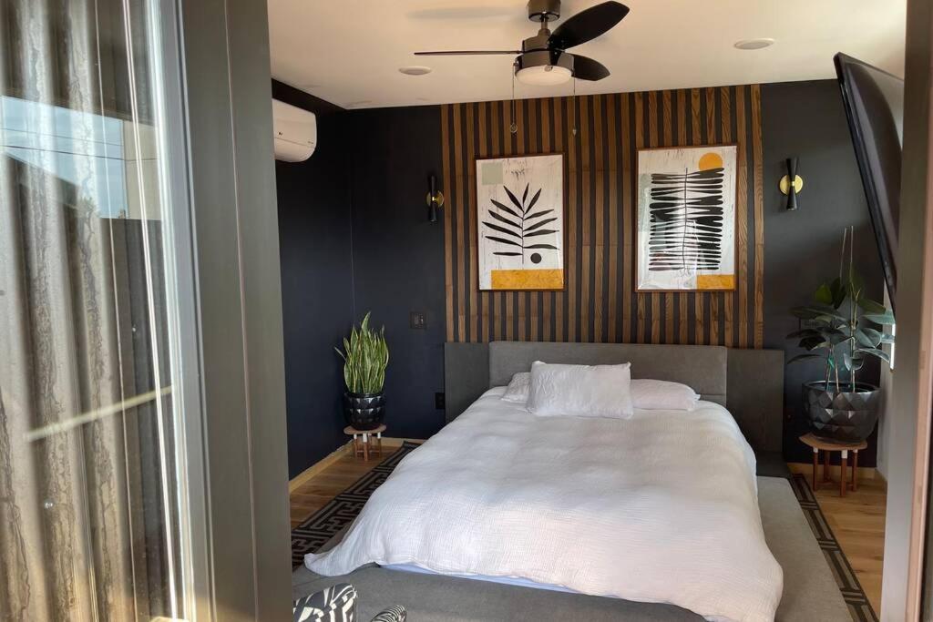 Cheerful New Modern Townhome Close To Downtown