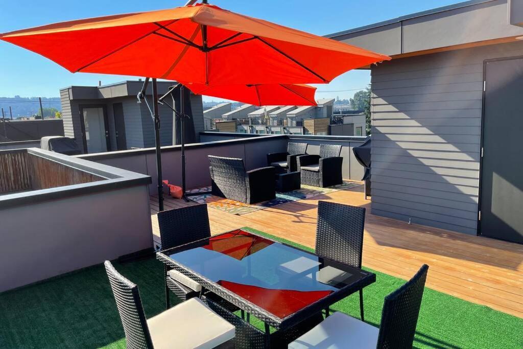 Cheerful New Modern Townhome Close To Downtown Apartment Seattle