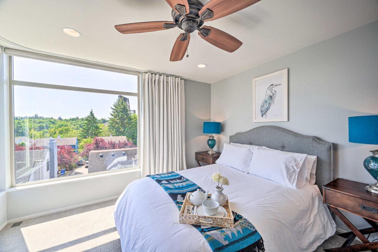 Retreat With Canal And Mountain Rooftop Views! Holiday home Seattle