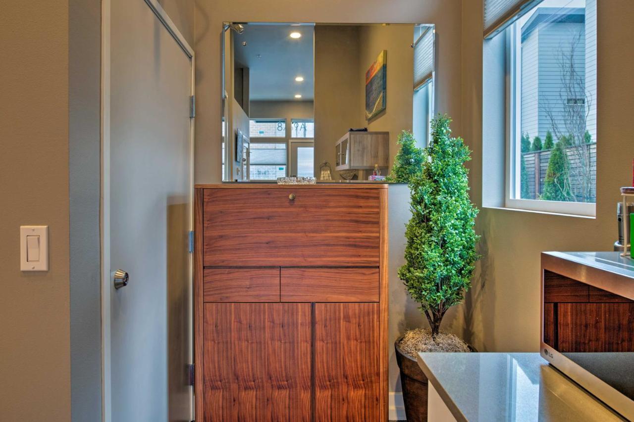 Sleek 5 Min To Downtown Ballard!