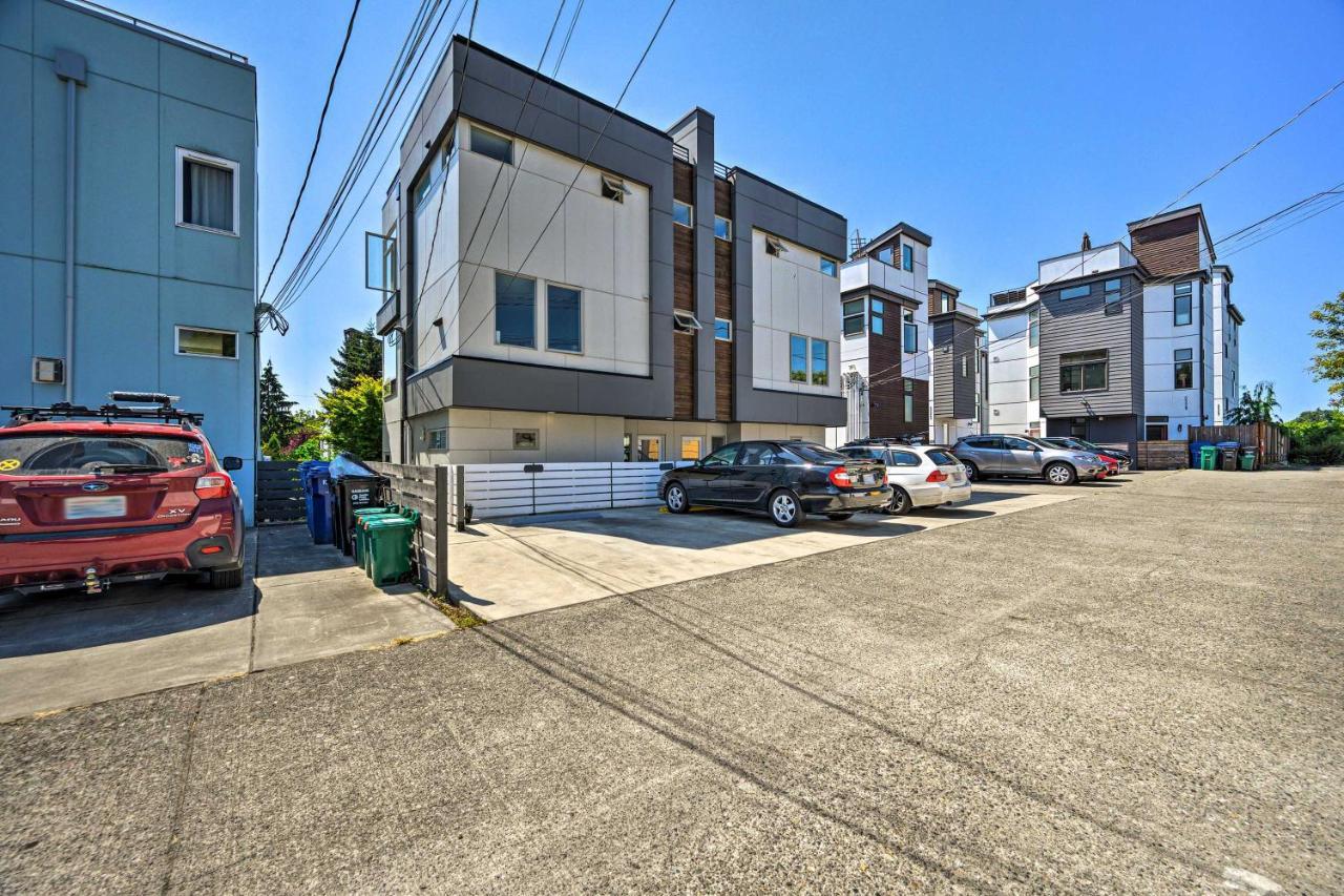 Retreat With Canal And Mountain Rooftop Views! Holiday home Seattle