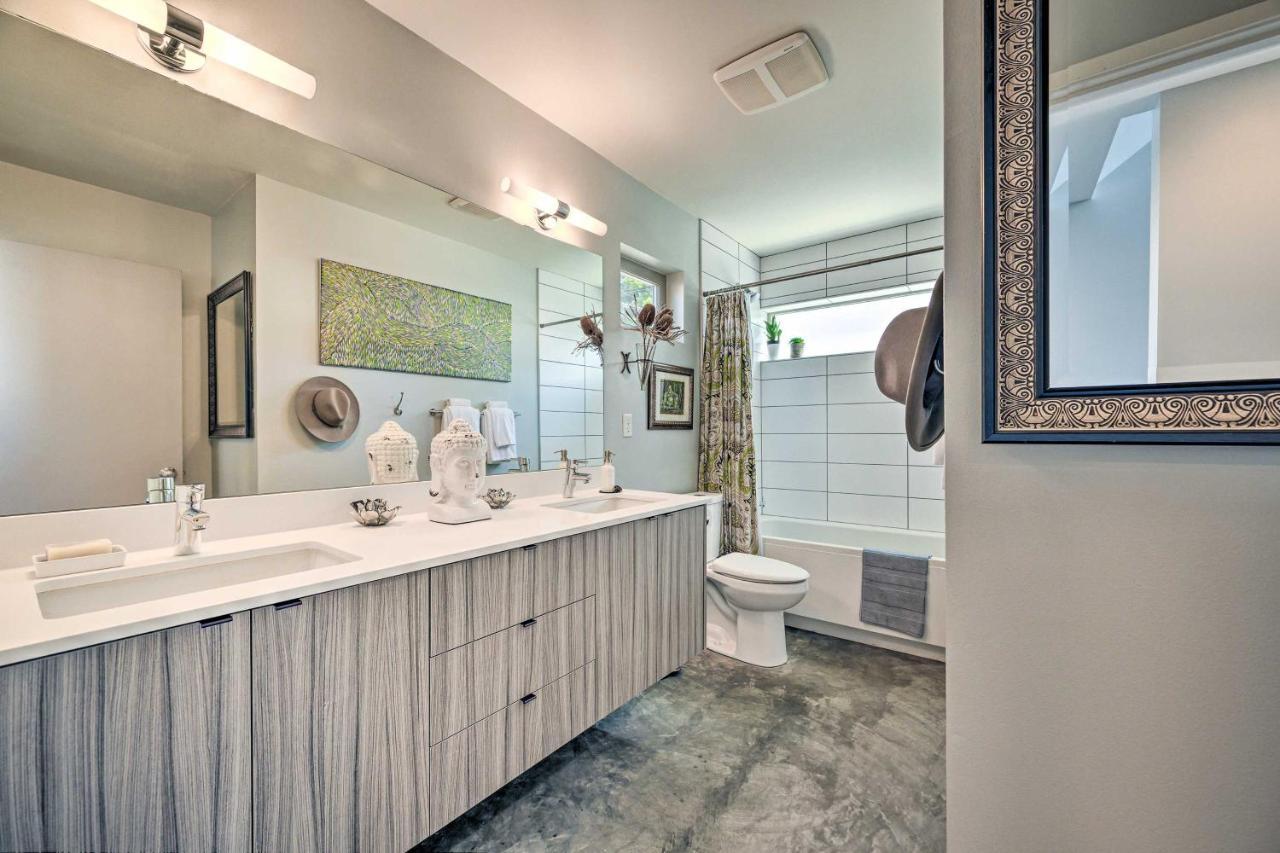 Retreat With Canal And Mountain Rooftop Views! Holiday home Seattle