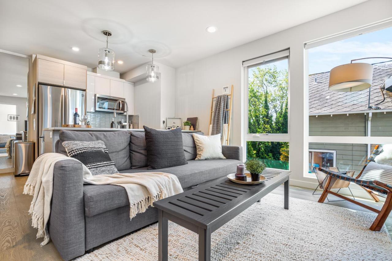 Rooftop Patio With Waterview, Private Garden & Grill 3br 3ba- Modern Cityscape * Seattle