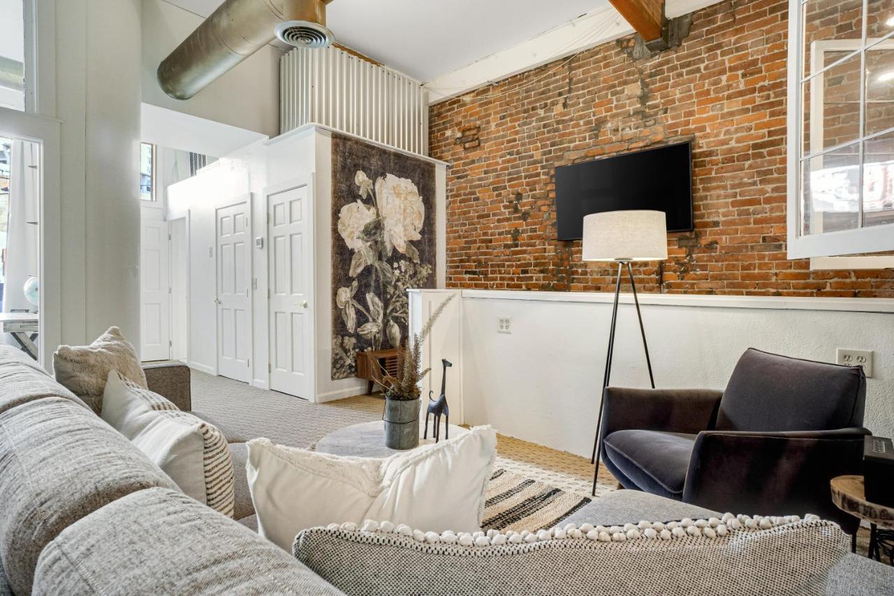 Apartment Opulence At The Square
