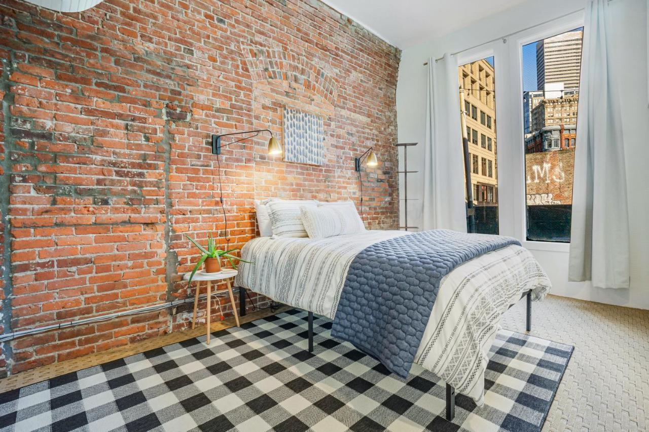 Opulence At The Square Apartment *