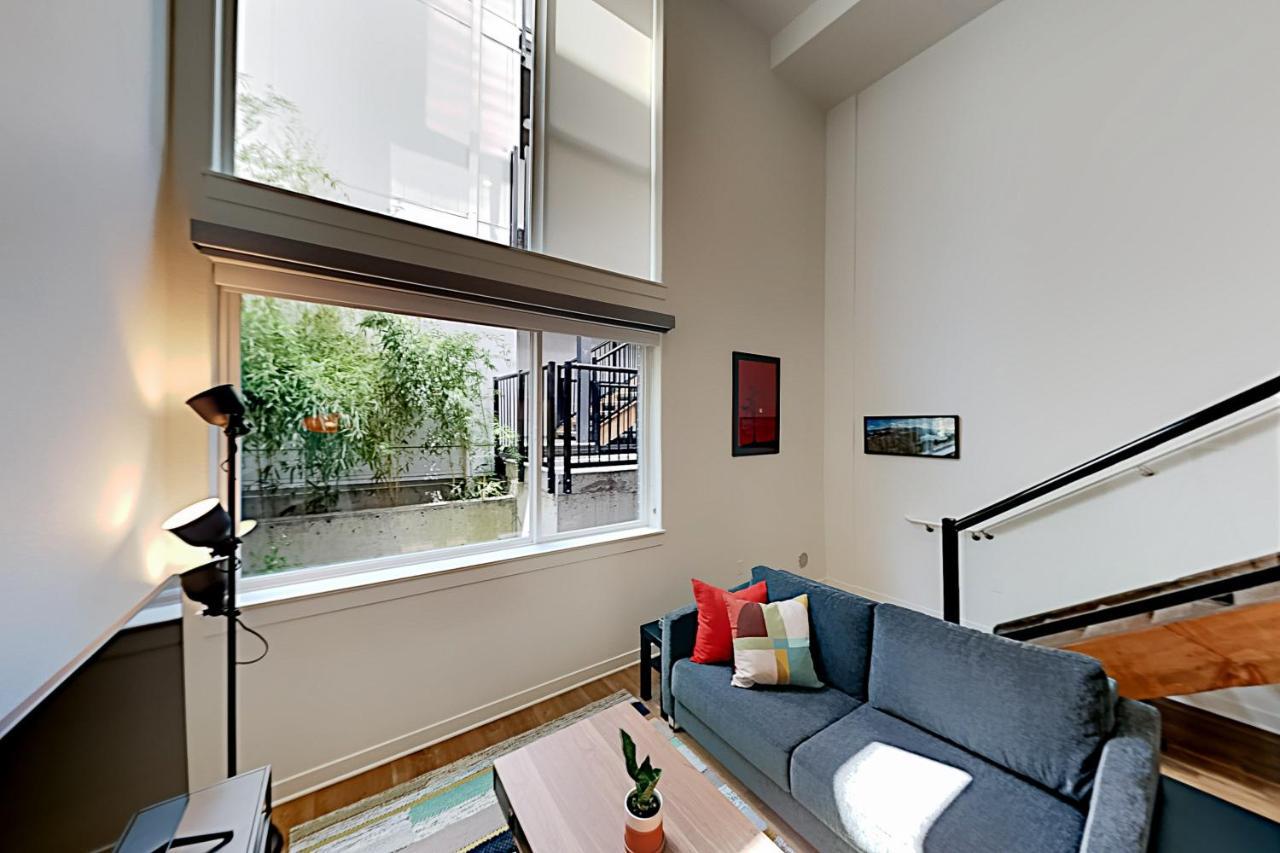 Loft Apartment *