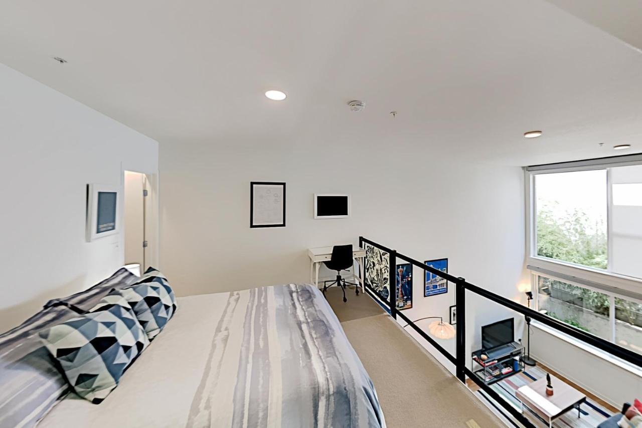 Loft Apartment *