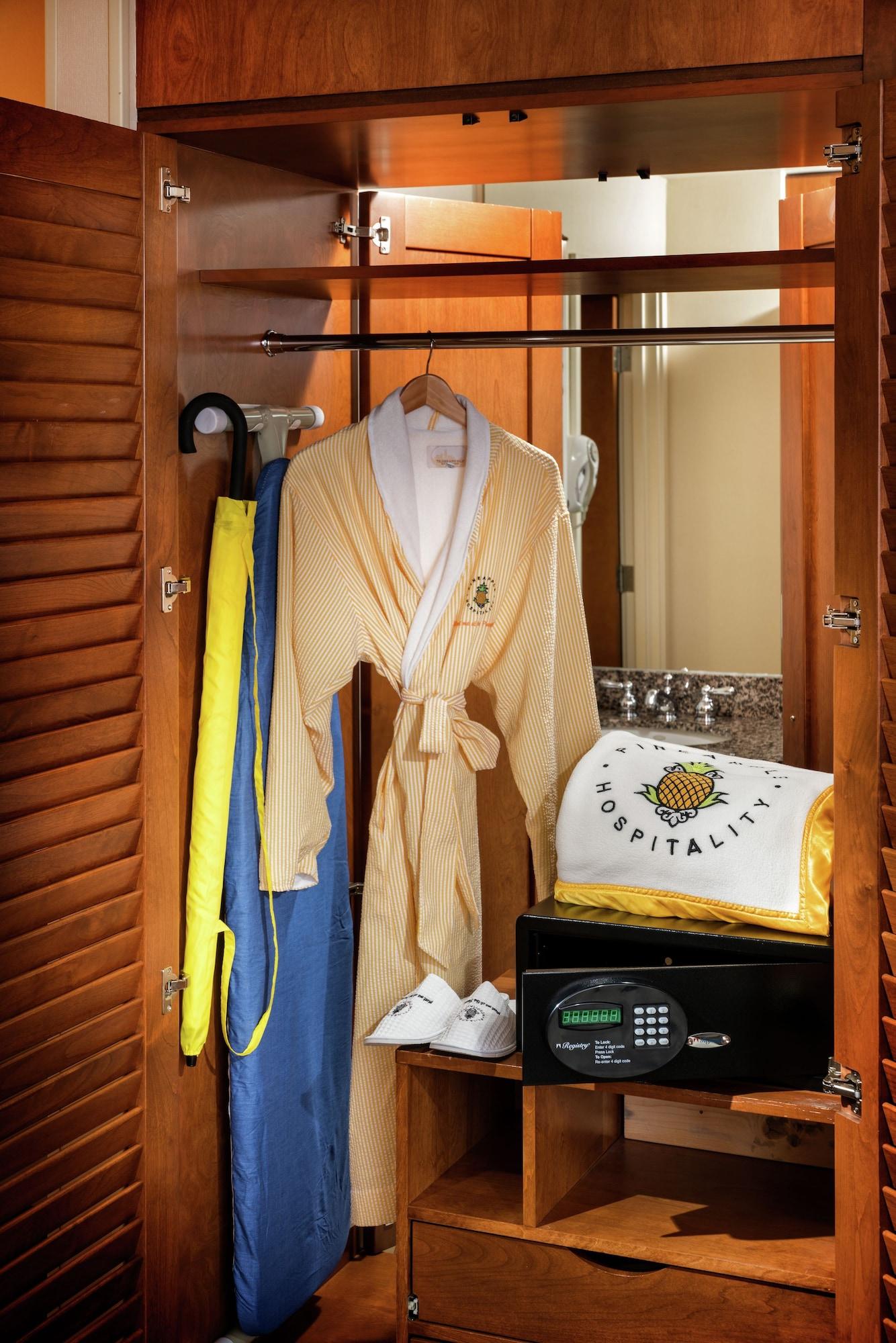 Staypineapple, Watertown Hotel, District Hotel Seattle