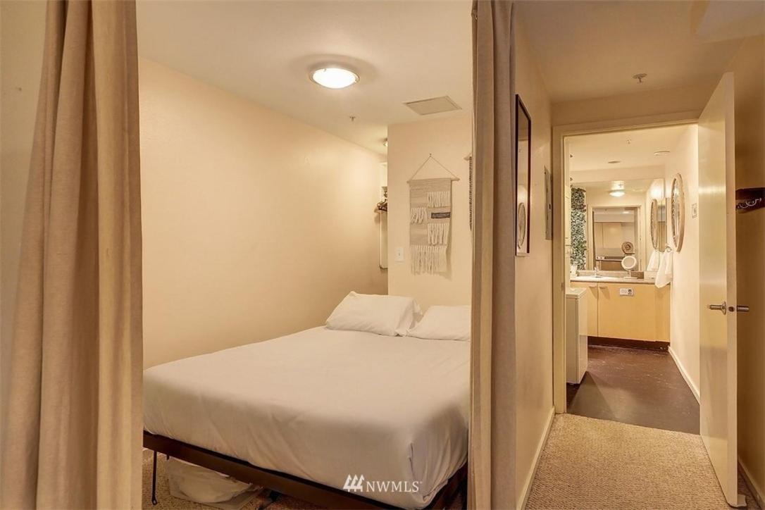 Lovely 1 Bedroom In The Heart Of Seattle! Apartment *