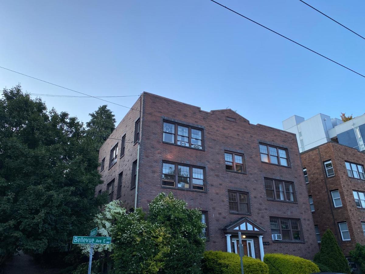 Historic Cap Hill Apartment With Space Needle Views *