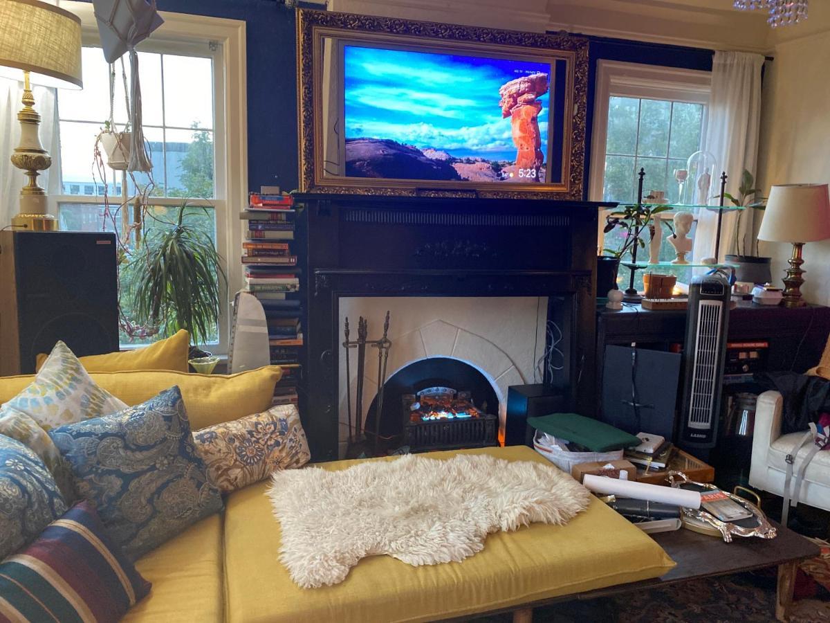 Historic Cap Hill Apartment With Space Needle Views Apartment