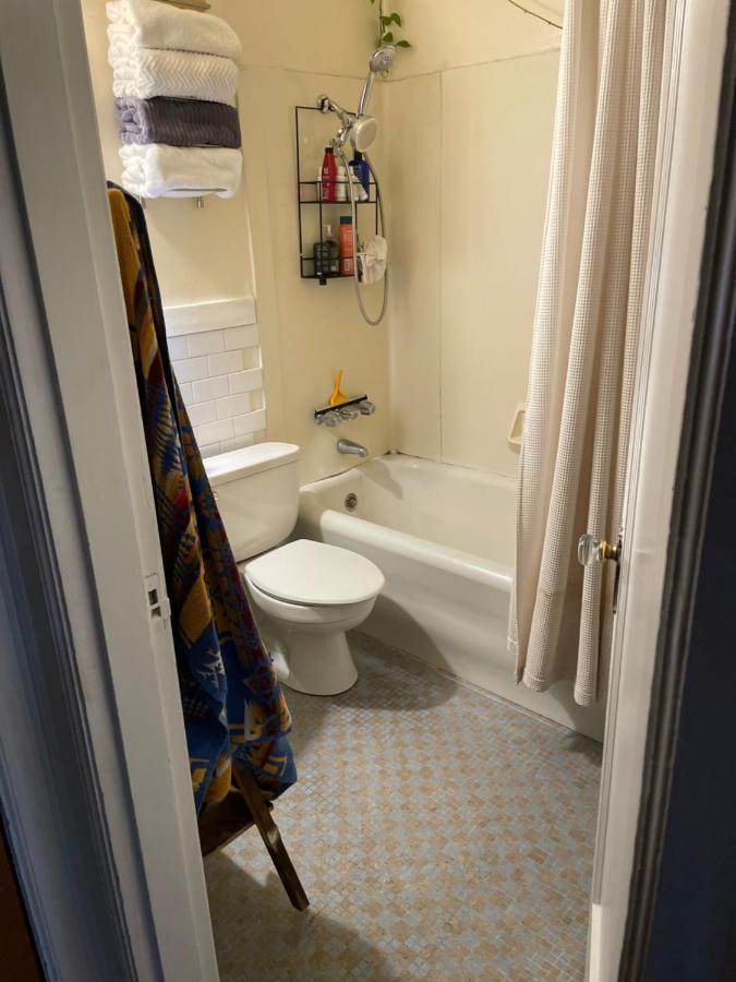 Apartment Historic Cap Hill Apartment With Space Needle Views