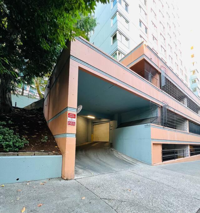 Apartment 2br Downtown Convention Center Near Attractions *