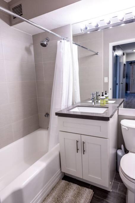 2br Downtown Convention Center Near Attractions Apartment *