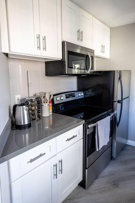 2br Downtown Convention Center Near Attractions Apartment