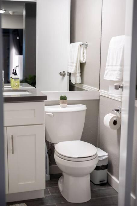 2br Downtown Convention Center Near Attractions *