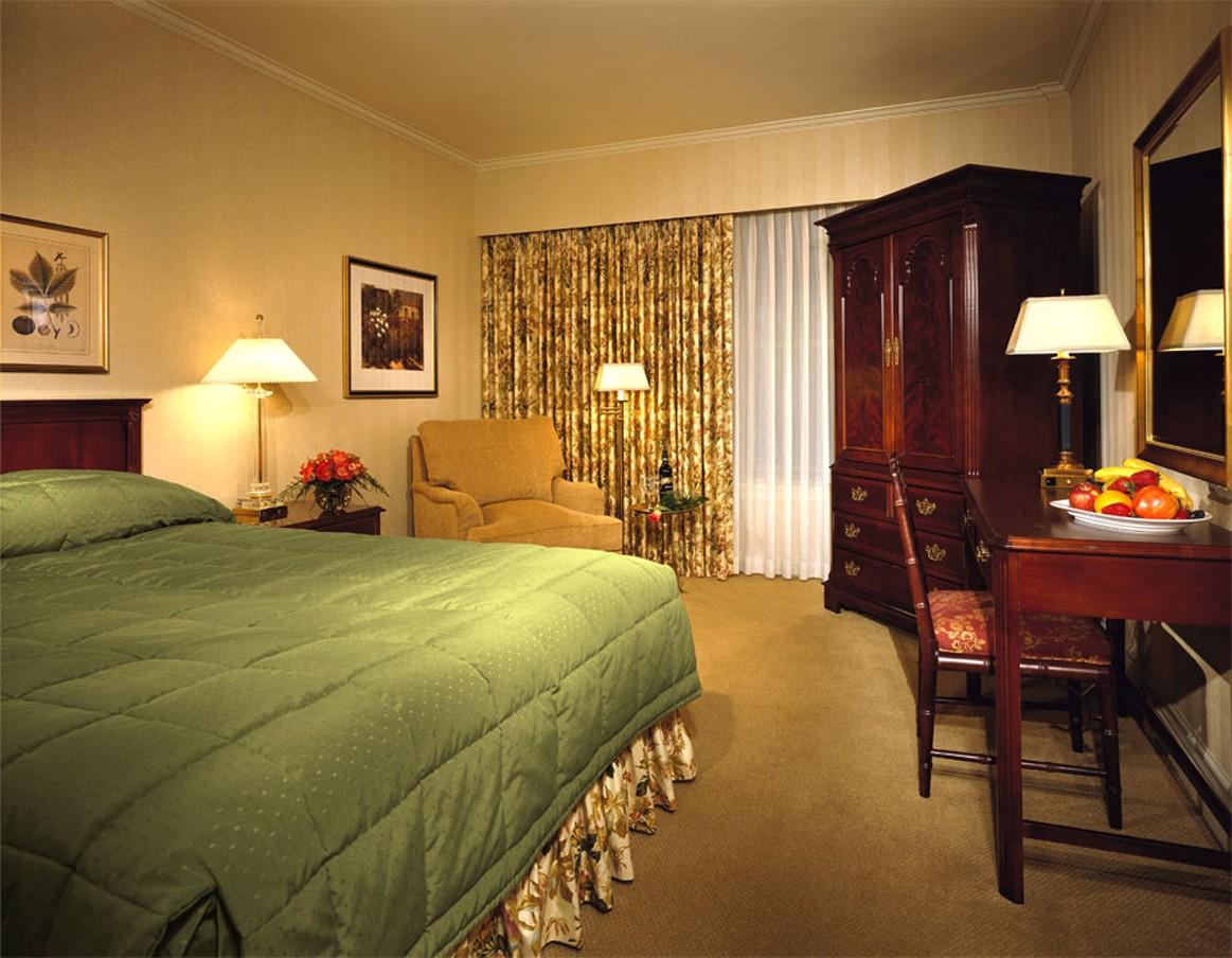 Mayflower Park 4*