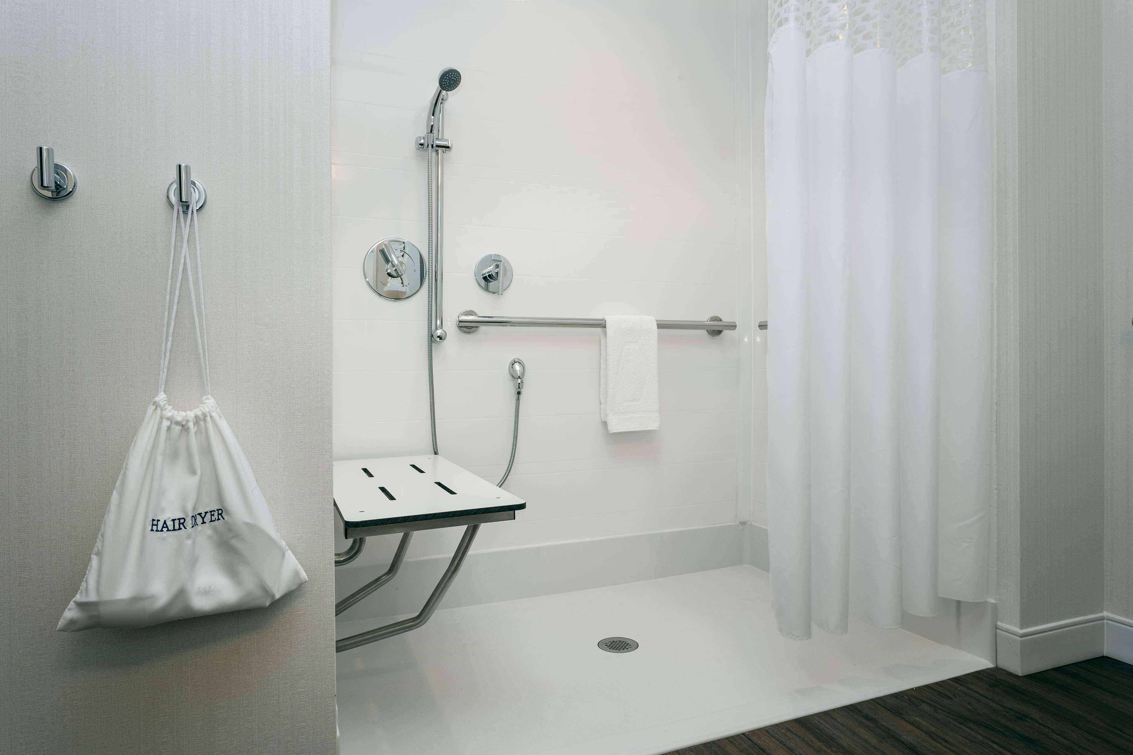 Hampton & By Hilton Seattle/northgate Hotel