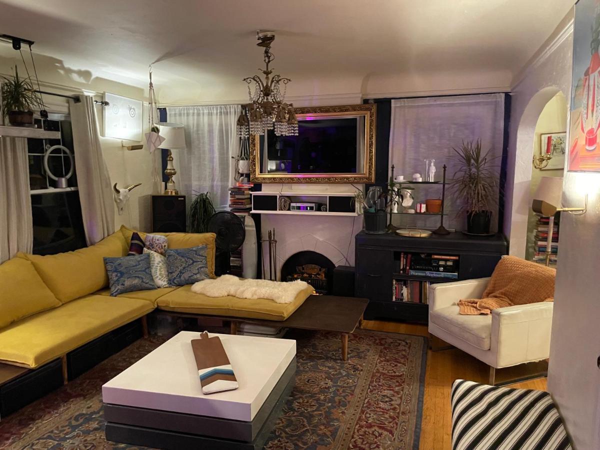 Historic Cap Hill Apartment With Space Needle Views Apartment Seattle