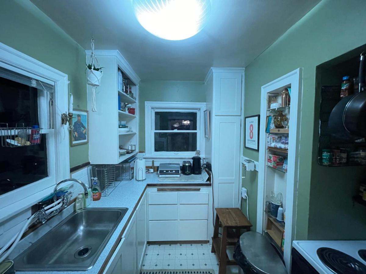 Historic Cap Hill Apartment With Space Needle Views Apartment Seattle