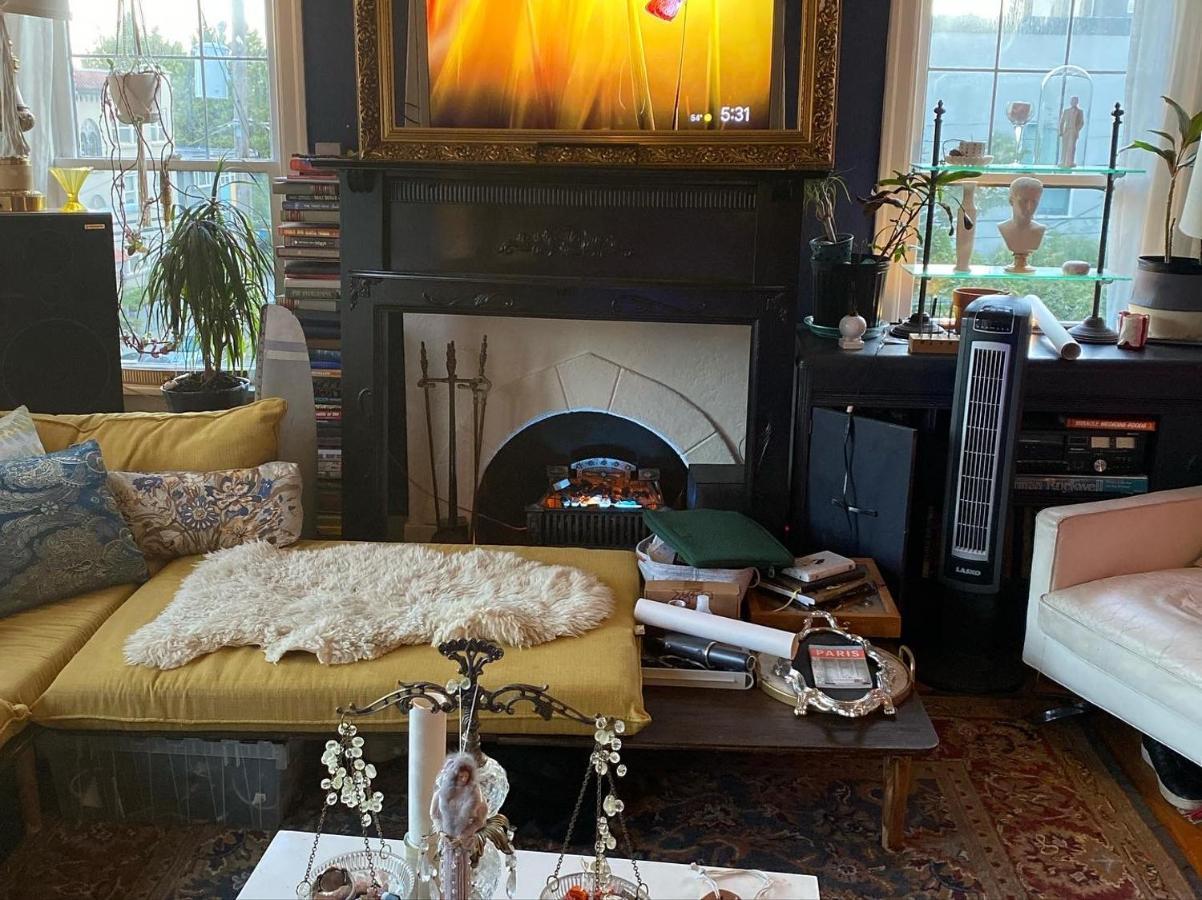 Historic Cap Hill Apartment With Space Needle Views Apartment Seattle