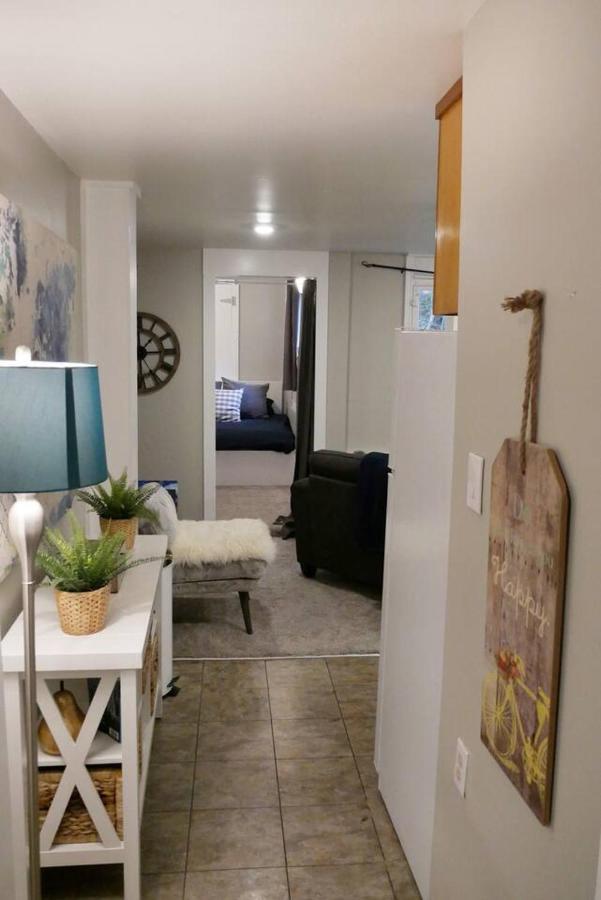 2 Bedroom Unit With 3 Beds And 3 Large Tvs *